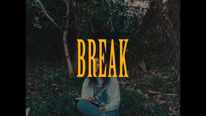 ジャッキー・リーのインスタグラム：「Friday🙏 #break」
