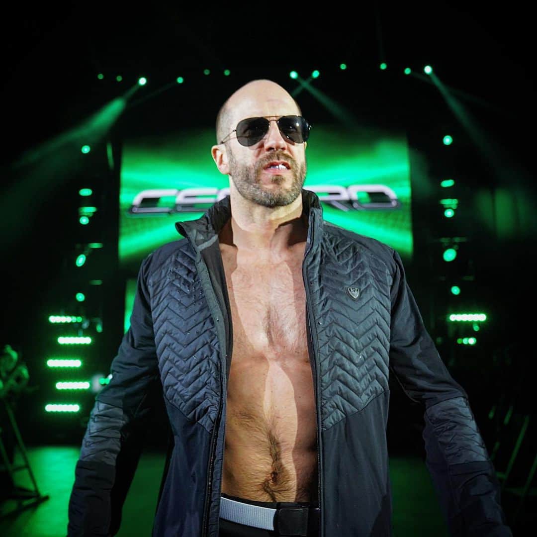 WWEさんのインスタグラム写真 - (WWEInstagram)「He’s home!!! @wwecesaro enjoyed a successful night against @andradealmas at #WWEZurich!」11月14日 6時27分 - wwe
