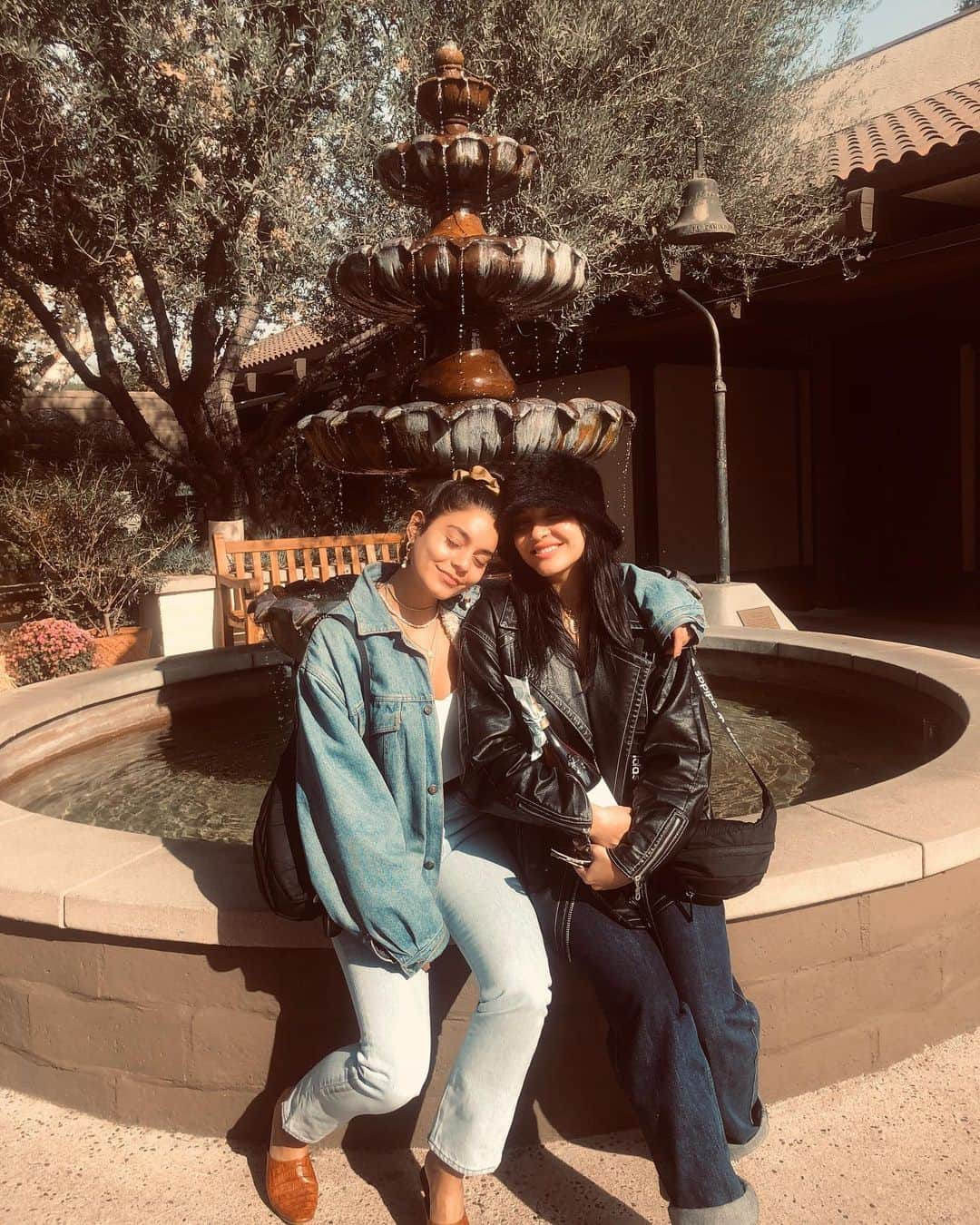 ヴァネッサ・ハジェンズさんのインスタグラム写真 - (ヴァネッサ・ハジェンズInstagram)「HAPPY BIRTHDAY TO MY BESTEST BEST FRIEND IN THE WORLD 🥳 @stellahudgens I knew from the moment I met you, you were my soul mate. I’ll love you till the end of time 🥰💋 may this year bring you everything you dream of🎉🍾💋」11月14日 6時30分 - vanessahudgens