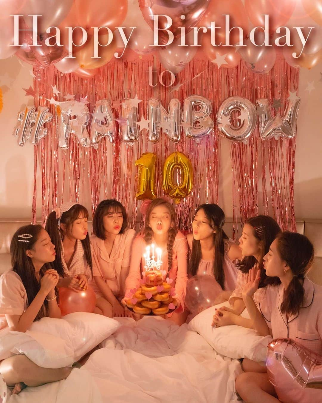 キム・ジスクさんのインスタグラム写真 - (キム・ジスクInstagram)「Happy Birthday to #RAINBOW 🎂 #레인보우 의 10번째 생일을 기념하며, 오늘 17:00 V라이브 DSP 채널에서 만나요! 우리 함께 #Aurora 오픈 카운트다운해요😆 수험생 여러분들도 화이팅!!🙌🏻」11月14日 7時01分 - jisook718