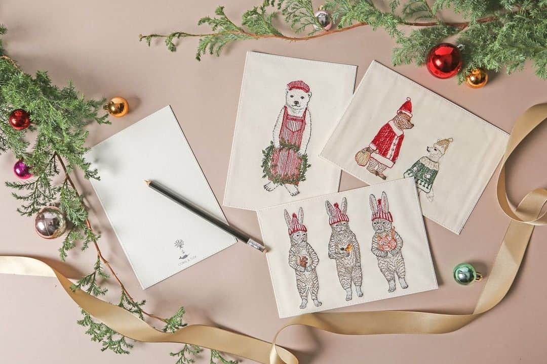 コーラル アンド タスクさんのインスタグラム写真 - (コーラル アンド タスクInstagram)「クリスマス柄の刺繍が施されたカード✨メッセージを添えて、大切な人への特別なギフトとしてもおすすめです。  Get ahead of the holiday rush and select your seasons greetings today! Our embroidered stationery is designed to be special keepsakes sent to your near and dear.  こちらの写真はH.P. DECOがとっても素敵に撮ってくれました❤ H.P.FRANCE 取扱店舗:  H.P.DECO 表参道店、丸の内店 H.P.DECO好奇心の小部屋 二子玉川店、横浜店、NO.2店、福岡店 Exclusive by H.P.FRANCE 梅田店 @hpdeco_aosando @hpdeco_marunouchi @hpdecofutakotamagawa @hpdeco_yokohama @hpdeco_namba @hpdecofukuoka @exbyhp #HPDECO #刺繍 #動物刺繍 #刺しゅう #動物 #ブルックリン #コーラルアンドタスク #カード #暮らし  #暮らしを楽しむ」11月14日 7時07分 - coralandtusk