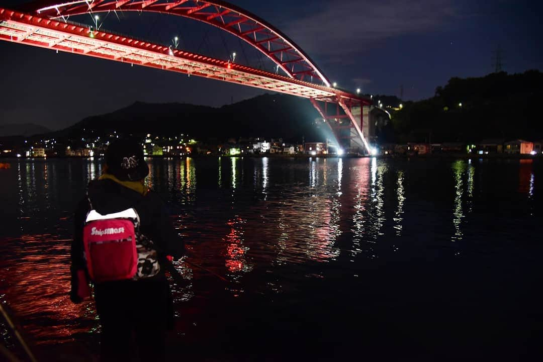 レジャーフィッシングさんのインスタグラム写真 - (レジャーフィッシングInstagram)「夜釣りならではの光景。 メバルもはじまります！  #ガルツ #ノベ竿の釣り #シップスマスト #音戸の瀬戸」11月14日 7時52分 - leisurefishing