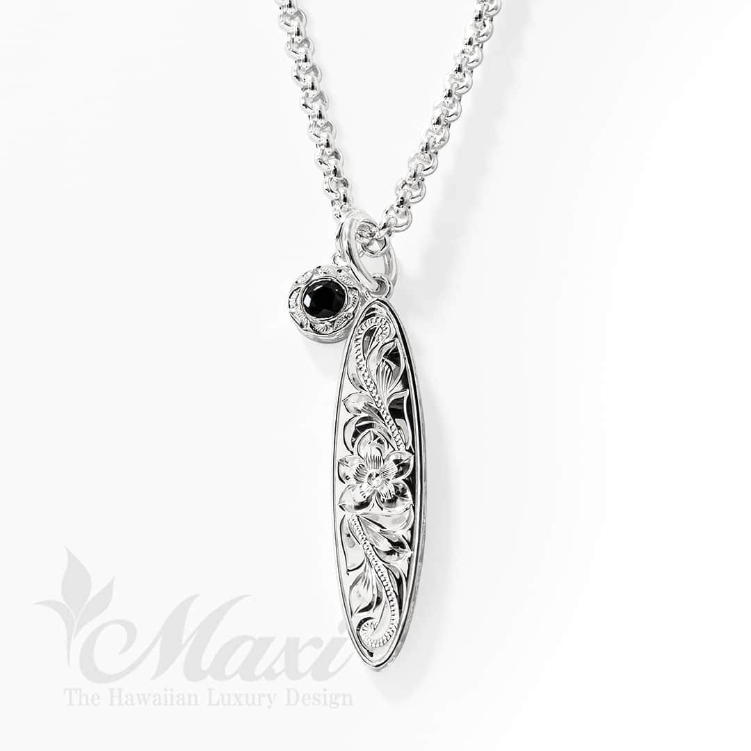 Maxi Hawaiian Jewelryさんのインスタグラム写真 - (Maxi Hawaiian JewelryInstagram)「Maxi's popular items, round stone pendant and surfboard pendant🌴🌊🌴🌊🤙✨ #maxi #maxihawaiianjewelry #hawaiianjewelry #hawaiianheirloom #engraving #hawaii #hawaiian #pendant #onyx #surfboard #マキシ #マキシハワイアンジュエリー #ハワイアンジュエリー #ハワイ #ハワイアン #ペンダントトップ #オニキス #サーフボード」11月14日 7時55分 - maxi_japan_official