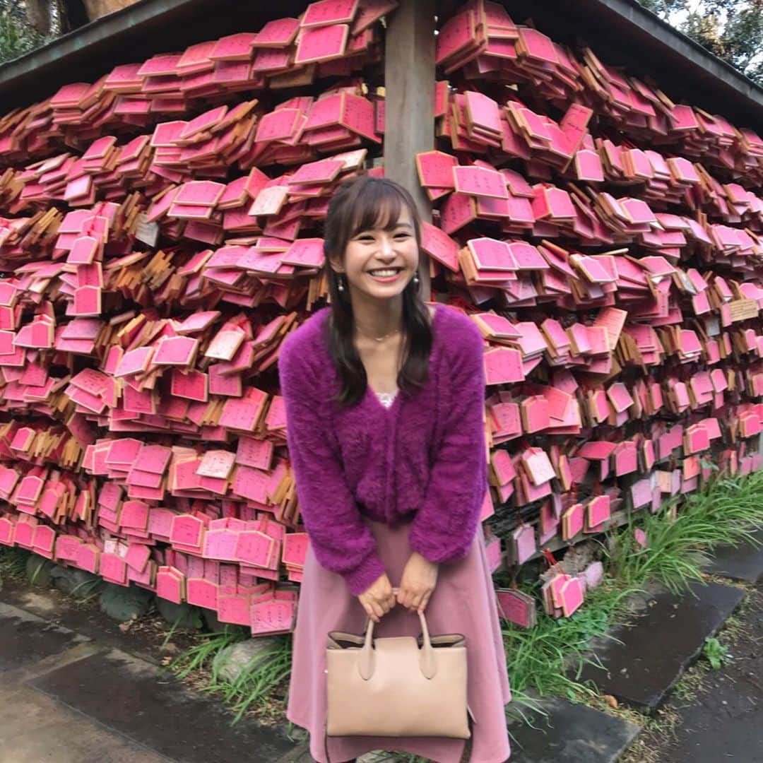 中庄司愛希さんのインスタグラム写真 - (中庄司愛希Instagram)「江ノ島神社のむすびの樹⛩ 幹が二つで、根が一つになったむすびの樹👫💕 縁結びのご利益があるそうでピンクの可愛い絵馬がたくさんで可愛かった💕 #江ノ島 #むすびの樹 #江ノ島神社 #お出かけコーデ #ゴルフ女子 #golfgirls #ゴルフ #골프 #高尔夫  #golf #トレーニング女子 #スポーツ女子 #photo #followme #縁結び」11月14日 8時10分 - aki_nakashoji_golf