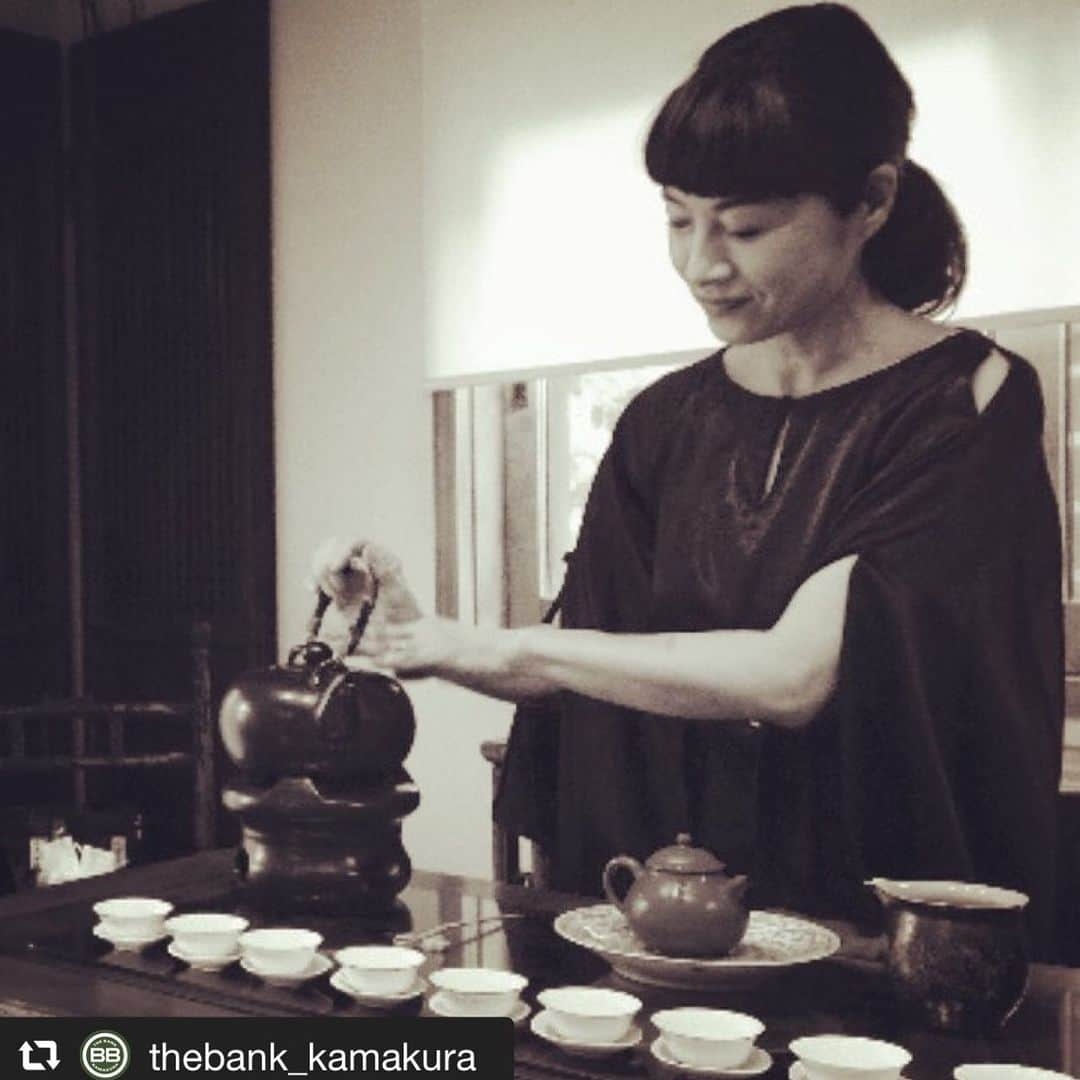 片山正通さんのインスタグラム写真 - (片山正通Instagram)「#repost @thebank_kamakura via @PhotoAroundApp 『ひと夜の中国茶BAR』  2019年11月27日（水） 第1部 17:00〜18:00（残席僅か） 第2部 18:30〜19:30（残席僅か） 第3部 20:00〜21:00（残席僅か） 第4部 21:30〜22:30 《お1人様¥4000-（お酒、お茶、おつまみ各2種類付き。》 「鎌倉中国茶倶楽部 一華」主宰の森 一華が中国茶「岩茶」を、THE BANKがそれぞれのお茶に合うお酒をご紹介致します。 一華自らが岩茶を淹れ、チェイサー代わりの岩茶とお酒の組み合わせをお楽しみ下さい。  通常営業のため、当日のご参加も可能ですが、予定人数に達した場合は締め切らせていただきます。 ご予約をご希望の方はTHE BANK （0467-40-5090）までお願い致します。」11月14日 8時35分 - masamichi_katayama