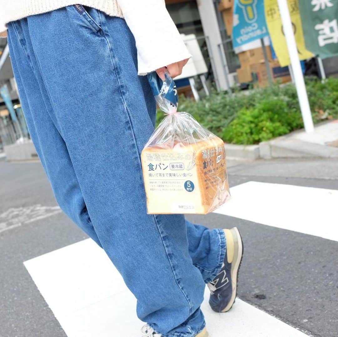 河村友歌さんのインスタグラム写真 - (河村友歌Instagram)「自転車屋さん？で野菜？売ってて、店内奥進んだら食パン？売ってたから買った🍞¥100 #五反田　#東京　#食パン」11月14日 9時08分 - xmasyk