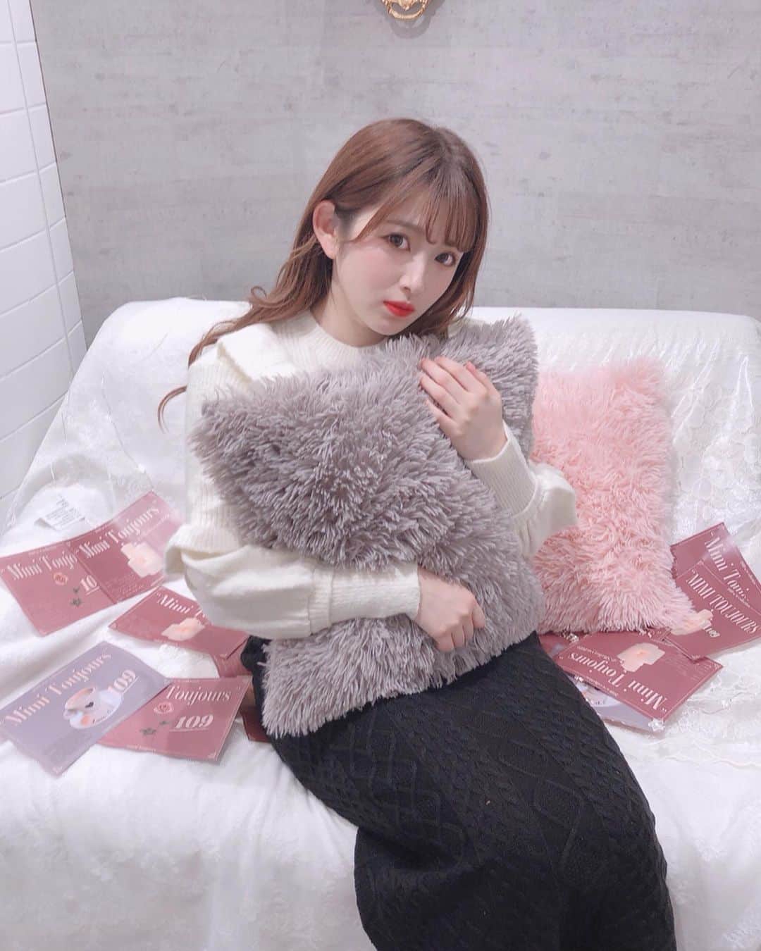 青木菜花のインスタグラム：「.﻿ .﻿ 11/18まで渋谷109の2Fでオープンしている﻿ @mimitoujours のPOPUPに遊びに行ってきたよ😽🌼﻿ 可愛いフォトブースもあって色々なお洋服をきて﻿ 撮影してきました💞﻿ @mimitoujours のWEBページで私のオススメコーデ特集されてるから是非チェックしてみてね〜👗✨﻿ ﻿ mimitoujours 渋谷109 POP UP﻿ 11/8~11/18 2F﻿ 11/20~1/31 5F﻿ ﻿ お店のアカウント👇﻿ @mimi_popup ﻿ .﻿ .  #mimitoujours  #mimitoujours_style  #pr #渋谷109 #popup #洋服 #instalike #instagood #instalove #l4l #f4f」