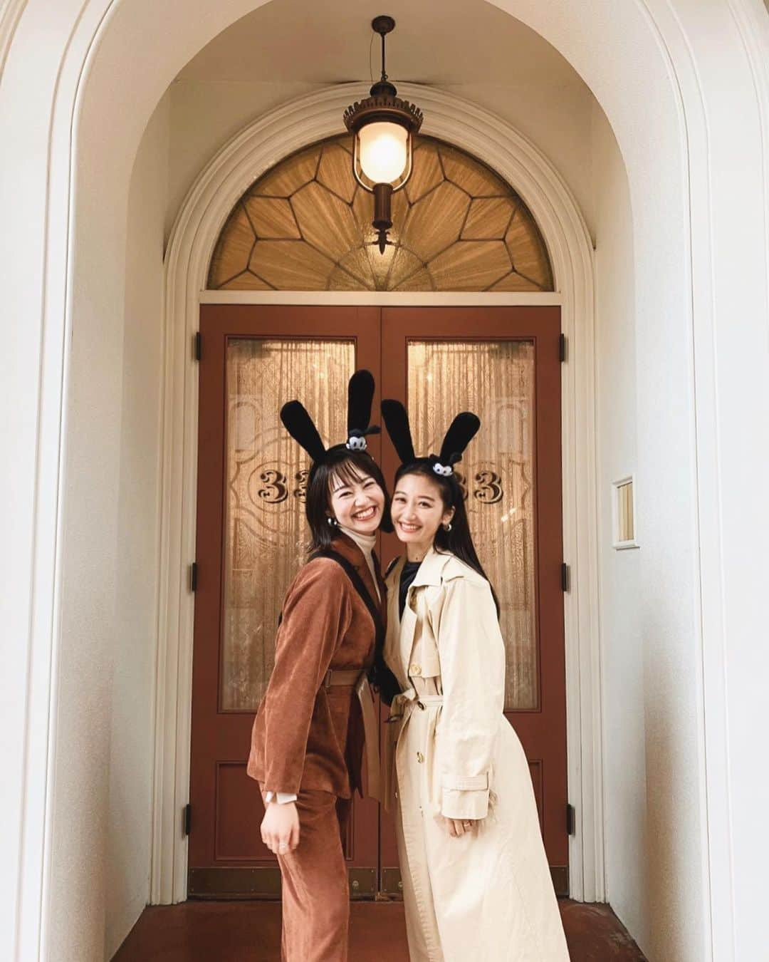 Icumi Oohamaさんのインスタグラム写真 - (Icumi OohamaInstagram)「🐭❤︎❤︎❤︎❤︎. . 先月のお話☺︎. Hedy girlsでディズニーランドへ行ってきました♡. 大人だけで行くのなんて久々だからウキウキで. みんなでお揃いの耳つけたり〜♪. ハロウィン時期だったのでハロウィン仕様の. 可愛いハンバーグを食べたり〜♪. . そしてっ！！！. 私プーさんファンになっちゃいました笑❤︎. 最後の動画絶対みてほしいです‼︎. 居なくなってからのパッ♡がたまらんのです😆. 母性爆発♡♡. . 大人だけでたっぷり楽しんじゃったけど、KATEくんに後ろめたい気持ちになっちゃったから次は子連れディズニーだね♪」11月14日 20時01分 - icumi___