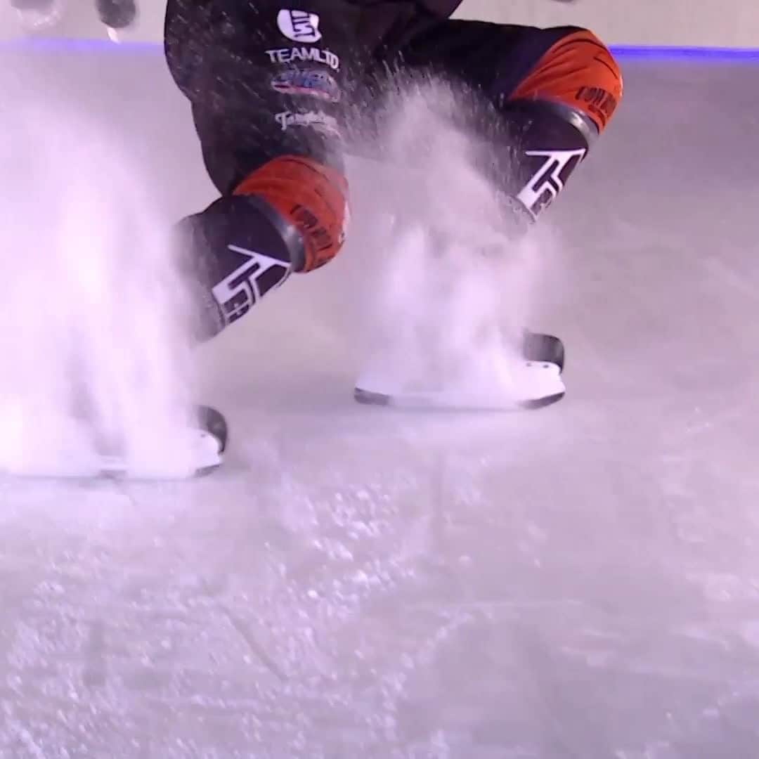 のインスタグラム：「アイスホッケー 🥊 × ダウンヒルスキー ⛷️ ！？ アイスクロス・ダウンヒル、新時代へ Red Bull Ice Cross World Championshipとしてスタート！ ❄️ 2018年12月の初日本開催に続いて、第2回が2020年2月15日(土）に開催決定！ 🙌  チケット販売中！ 🎟️ #redbullicecross #redbull #wintersports #skating #downhill #winter」