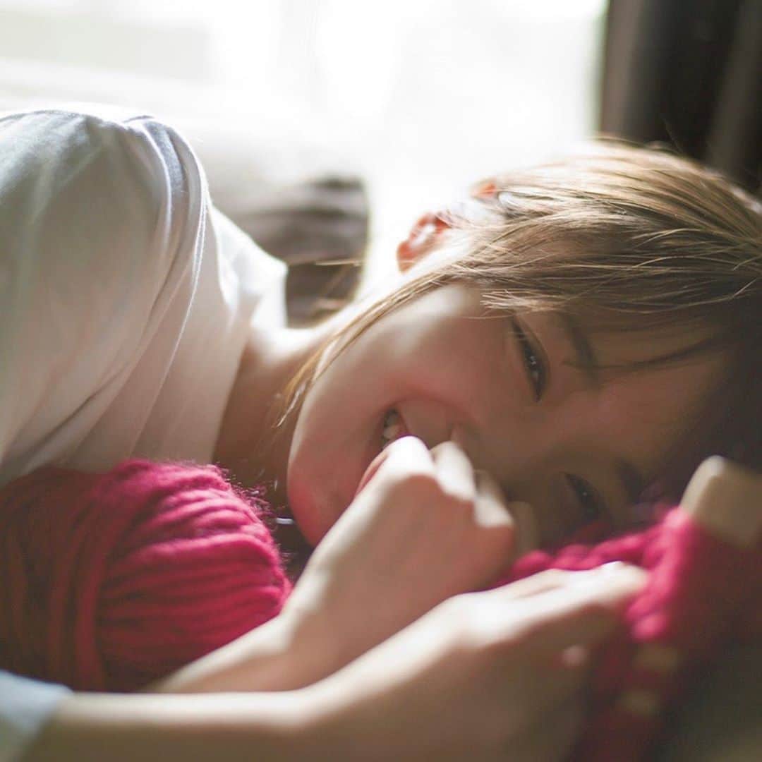 川上舞乃のインスタグラム：「発売中の、週間少年マガジン　欅坂46のキャプテン菅井友香さん　スタイリング致しました  赤い古着のトレーナーが出てくるのですが、このチームじゃないと選んでもらえないような柄！菅井さんがキュートに着てくれてます！是非見て下さい❤️🐱🐭 #週間少年マガジン  #欅坂46 #菅井友香」