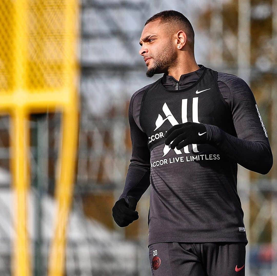 パリ・サンジェルマンFCさんのインスタグラム写真 - (パリ・サンジェルマンFCInstagram)「📷🆒💪🏽 Training mode . 📍 Ooredoo Center . 🔴🔵 #ICICESTPARIS #AllezParis #Paris #PSG #ParisSaintGermain #PSGtraining」11月14日 19時00分 - psg