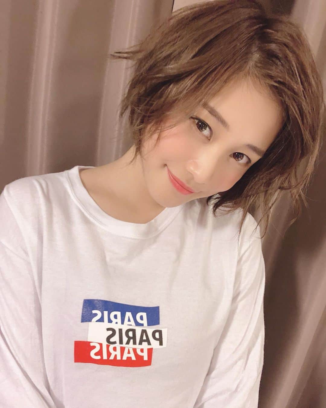 のインスタグラム：「宮古島での撮影1日目終わりました〜！ ロンTは @arvast.official のものだよん✨ロンTって意外となかなか手に入らないから嬉しい💕沖縄でもちょうどよく使えてるよ♩明日15日から発売みたい✨ #arvastofficial」