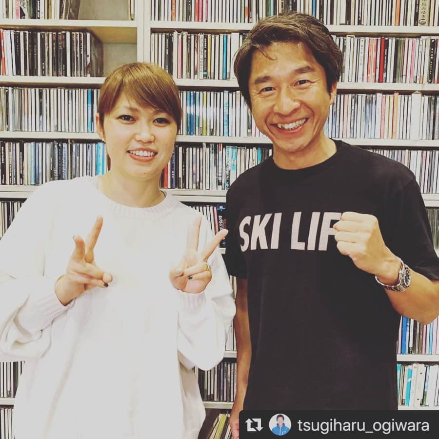 大菅小百合のインスタグラム：「お久しぶりに次晴さんにお会いできました‼️とっても楽しい時間でした✨家族でお世話になりました☺️ #Repost @tsugiharu_ogiwara with @make_repost ・・・ ラジオ 「荻原次晴のニッポン応援団 VIVA JAPON」 ゲストにスピードスケート元日本代表 大菅小百合さんをお迎えしました。 収録当日は、以前ゲストに来てくださいました 陸上スプリントコーチで大菅さんのご主人である 秋本真吾さんとお嬢様も！ 楽しいお話をいただきました。 #荻原次晴のニッポン応援団vivajapon  #大菅小百合 さん #秋本真吾 さん #スピードスケート  #陸上  #かしわプロダクション」
