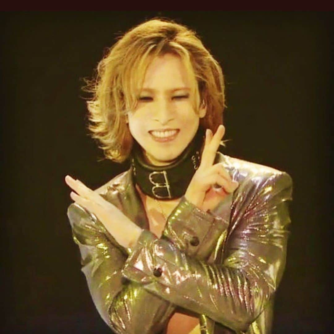 YOSHIKIさんのインスタグラム写真 - (YOSHIKIInstagram)「My dear fans, thanx for your advice. I'll skip a few things and sleep. Kidding!  I'll try my best to keep on going!  心配かけてごめん。了解です。２、３件ぶっちぎって寝ます！。。冗談です。笑  引き受けた仕事、全力で頑張ります。  多忙な日々を送れることに感謝しないとね!  Xーーー！」11月14日 19時30分 - yoshikiofficial