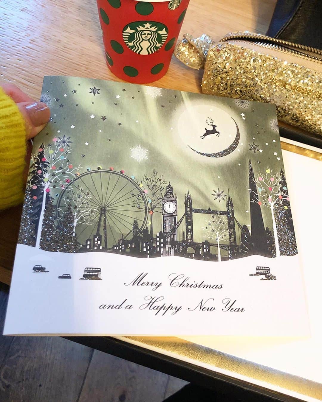 高木由麻奈さんのインスタグラム写真 - (高木由麻奈Instagram)「Christmas is coming soon🎄💓 街がどんどん飾り付けをはじめて、 毎日ワクワクしちゃう🥺✨ #Christmas #london」11月14日 19時33分 - yumana.t