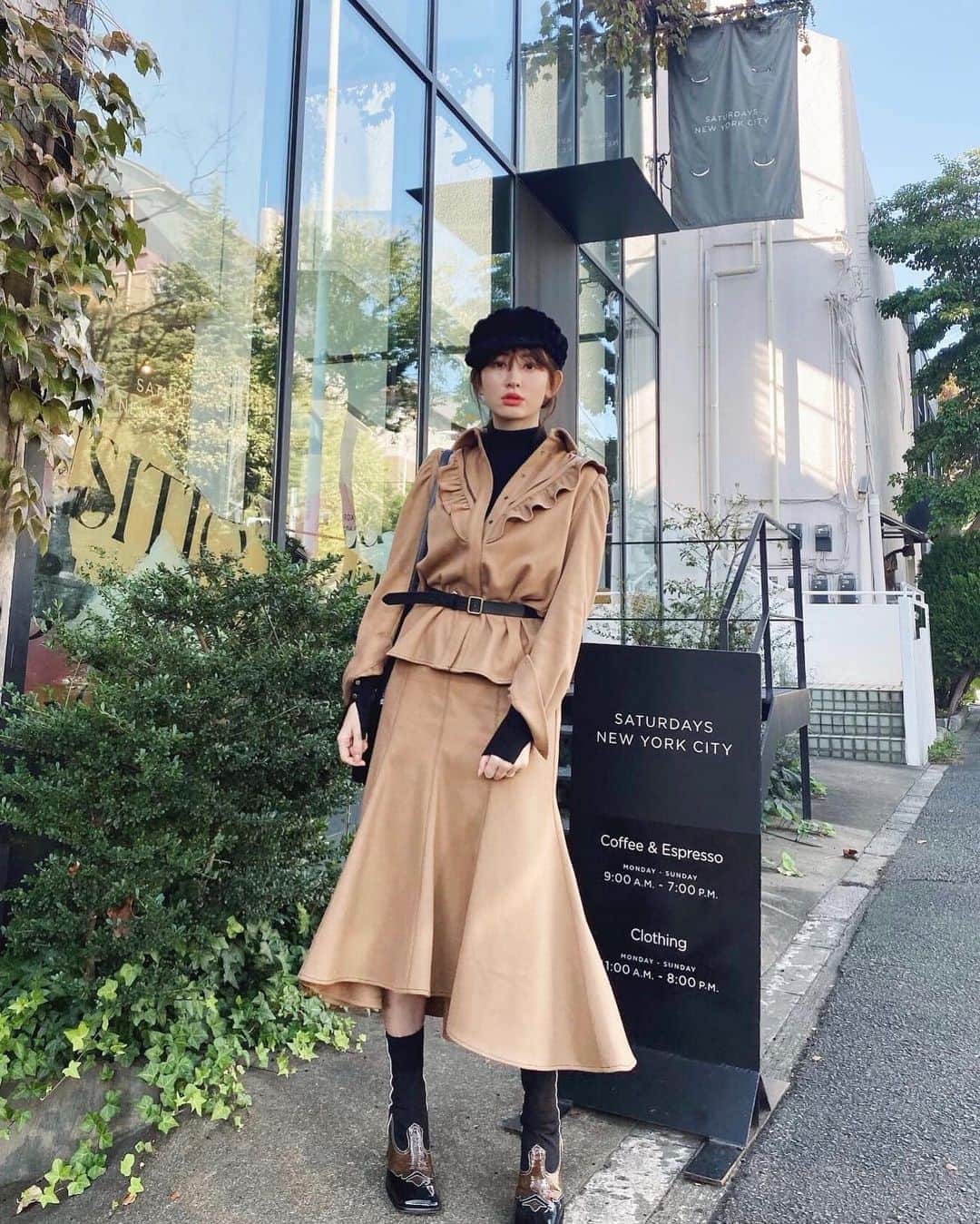 小嶋陽菜さんのインスタグラム写真 - (小嶋陽菜Instagram)「好きなシルエットとカラーで出来たお気に入り🥺🖤 @herlipto」11月14日 19時46分 - nyanchan22