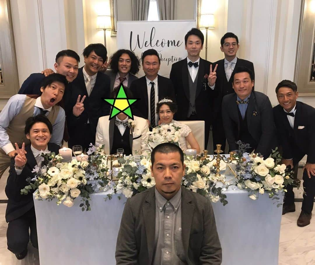 奥田修二さんのインスタグラム写真 - (奥田修二Instagram)「今日の匂わせ朝ごはん。結婚式の引き出物の『乃が美』の食パンでピザトーストを作りました。そうです。僕は、まあまあ良い焼酎でも、ソーダ割りで飲んじゃうタイプなんです。答え合わせはハッシュタグで！  FM OH!『らじこー』でお世話になっているDJみぃさんの挙式・披露宴でした！  おめでたい席はみんな笑顔でいいですね！  幸せのおすそ分け、ごちそうさまでした！  みぃさん、たっちゃん末永く！！！！ ↓↓↓ここからは告知↓↓↓ 11月15日(金) 『ゴシッパーズ・ハイ～ネもハもないゴシップナイト5～ 』 開演19:30 会場ロフトプラスワンウエスト 前売2000円 出演学天即奥田、ダブルアート真べぇ、ツートライブたかのり、シカゴ実業山本プロ野球、からし蓮根青空  ヤバめのゴシップぶちこみます！！ #学天即 #藤崎マーケット #トット #天竺鼠 #かまいたち #djみぃ #らじこー #ダブルアート #ツートライブ #シカゴ実業 #からし蓮根 #匂わせ朝ごはん #ランチョン見切れ #乃が美の食パンでピザトースト #今日はピザトーストなんや #と彼女が言った #僕は #みぃさんの結婚式でもらってん #と答えた #すると彼女が #結婚式ねぇ #と呟いたあと無言に #僕も無言に #妙な空気のまま食べ終わる2人 #僕もそろそろ覚悟を決めないといけないのか？ #という匂わせ」11月14日 19時38分 - gakutensoku_okuda_official