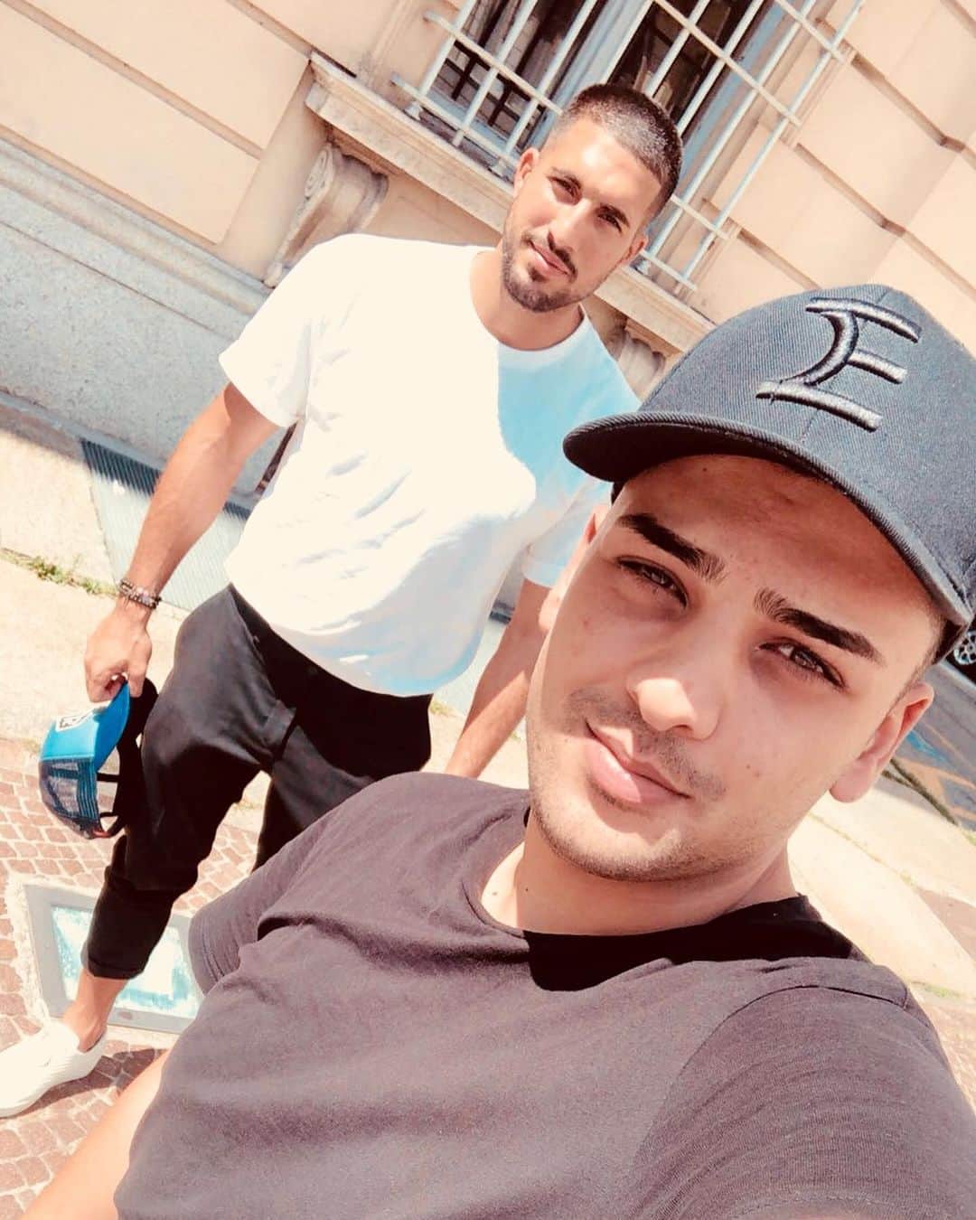 エムレ・カンのインスタグラム：「Happy birthday to my 3 Brother‘s @cnyt12 @shahin1179 @olcaycel4646 🥳🥳🥳 Hopfully you will stay always healthy and happy! Enjoy your day❤️ #28 #40 #30 #weCan」