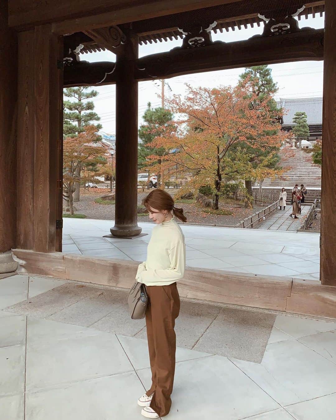 工藤はるかさんのインスタグラム写真 - (工藤はるかInstagram)「ㅤㅤㅤㅤㅤㅤㅤㅤㅤㅤㅤㅤㅤ 京都でのこの写真お気に入り👭🌅 ㅤㅤㅤㅤㅤㅤㅤㅤㅤㅤㅤㅤㅤ この写真は金戒光明寺の山門から見た夕日。 11/15〜12/1限定で16:30以降も 入れるようになっているそう☺️ ㅤㅤㅤㅤㅤㅤㅤㅤㅤㅤㅤㅤㅤ きれいな景色を見ると本当に心が浄化されて パワーチャージされる感じがします💪🏻✨ ㅤㅤㅤㅤㅤㅤㅤㅤㅤㅤㅤㅤㅤ #そうだ京都行こう #pr #金戒光明寺 #夕暮れ #har_trip ㅤㅤㅤㅤㅤㅤㅤㅤㅤㅤㅤㅤㅤ」11月14日 19時55分 - har_326