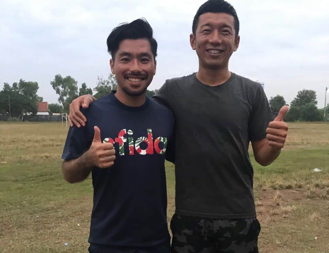 井手口正昭さんのインスタグラム写真 - (井手口正昭Instagram)「jica ボランティア活動でカンボジアのクラチェ州で選手の育成と指導者の育成をしてる @kouta7824 くんにお願いして一緒に練習させてもらいました。 1人で田舎で頑張ってる姿をみていい刺激をもらいました👍🇯🇵🇰🇭 メコン川が近くにあって河イルカがみれるみたい🐬  #cambodia #kratie #jica」11月14日 11時27分 - ide0810