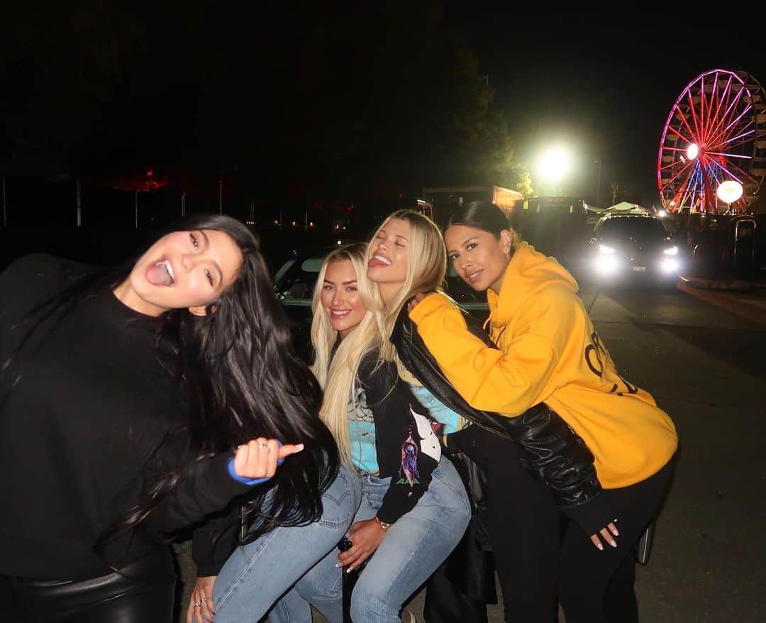 ソフィア・リッチーのインスタグラム：「Lifers ❤️」