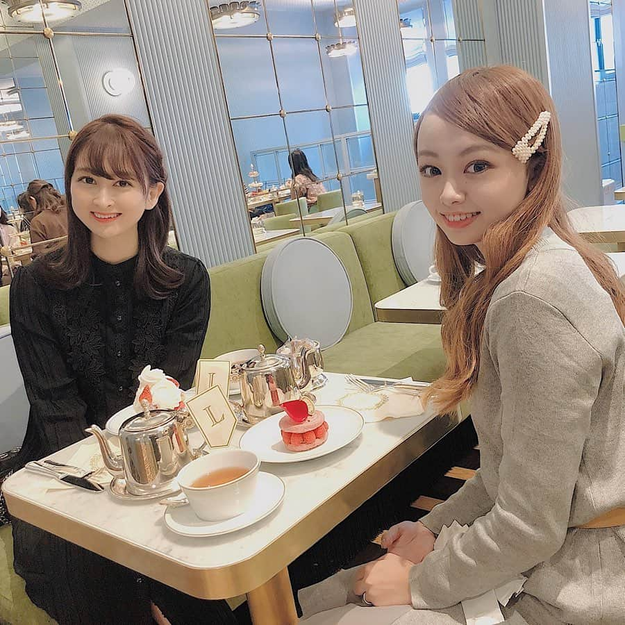 赤澤萌乃のインスタグラム：「ㅤㅤㅤㅤㅤㅤㅤㅤㅤㅤㅤㅤㅤ ㅤㅤㅤㅤㅤㅤㅤㅤㅤㅤㅤㅤㅤ 📍LADUREE ㅤㅤㅤㅤㅤㅤㅤㅤㅤㅤㅤㅤㅤ ㅤㅤㅤㅤㅤㅤㅤㅤㅤㅤㅤㅤㅤ まこちゃんとずっと行きたくてㅤㅤㅤㅤㅤㅤㅤㅤㅤㅤㅤㅤㅤ やっといけた〜🥺🥺🥺ㅤㅤㅤㅤㅤㅤㅤㅤㅤㅤㅤㅤㅤ ㅤㅤㅤㅤㅤㅤㅤㅤㅤㅤㅤㅤㅤ 安定の美味しさにㅤㅤㅤㅤㅤㅤㅤㅤㅤㅤㅤㅤㅤ 店内も可愛くて、幸せ空間(○v艸v*)ㅤㅤㅤㅤㅤㅤㅤㅤㅤㅤㅤㅤ  ㅤㅤㅤㅤㅤㅤㅤㅤㅤㅤㅤㅤㅤ しっかりお土産も買って帰りました〜💕笑ㅤㅤㅤㅤㅤㅤㅤㅤㅤㅤㅤㅤㅤ 京都限定の八つ橋マカロンおすすめ🐶 ㅤㅤㅤㅤㅤㅤㅤㅤㅤㅤㅤㅤㅤ ㅤㅤㅤㅤㅤㅤㅤㅤㅤㅤㅤㅤㅤㅤㅤㅤㅤㅤㅤㅤㅤㅤㅤㅤㅤㅤ  #kyoto #laduree #cafe #tea ㅤㅤㅤㅤㅤㅤㅤㅤㅤㅤㅤㅤㅤ #instagood #sweets #bestie」