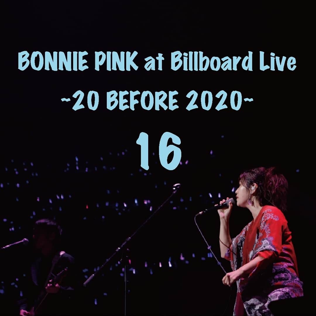 BONNIE PINK STAFFのインスタグラム：「＼コラボメニュー発表！／ 「 #ビルボードまでにしておくべき20のコト 」16個め  皆さんBONNIE PINK official Twitterもチェックしてくれていますか？ 以前「BONNIE PINK×Billboard Liveのコラボメニュー考案中👩‍🍳」とツイートがありましたが ここで東京公演のコラボメニューを大発表しちゃいますー！ ⚠️大阪公演でもコラボメニューを予定しています。どんな料理になるのでしょう…。発表までもう少しだけお待ちください🙇‍♀️ コラボメニューは全部で3種類！ ■フードメニュー ・「20種類の京野菜サラダ 白みそソース」 ライブタイトルにちなんで20種類の食材を使用したサラダ🌿 ・「海老とキノコの石窯ピッツァ」 みんなでシェアしても楽しいですね🍕 ■ドリンク ・オリジナルカクテル 「A Perfect Sky」をイメージしたブルーのカクテル 📢アルコール/ノンアルコールどちらもご用意しています！ ビルボードライブでしか飲むことのできないオリジナルカクテルです🍸  試食をしに行ったボニーの感想は「おいしい！」 ということで、16個めクリア〜🌈 大阪公演までももう1ヶ月を切りましたね！ チケットも少なくなってきてますので、いきたい！という方はお早めに！ 東京も大阪もどちらも盛り上がっていきましょ〜👏(by staff)  #BONNIEPINK #Billboardlive #20before2020」