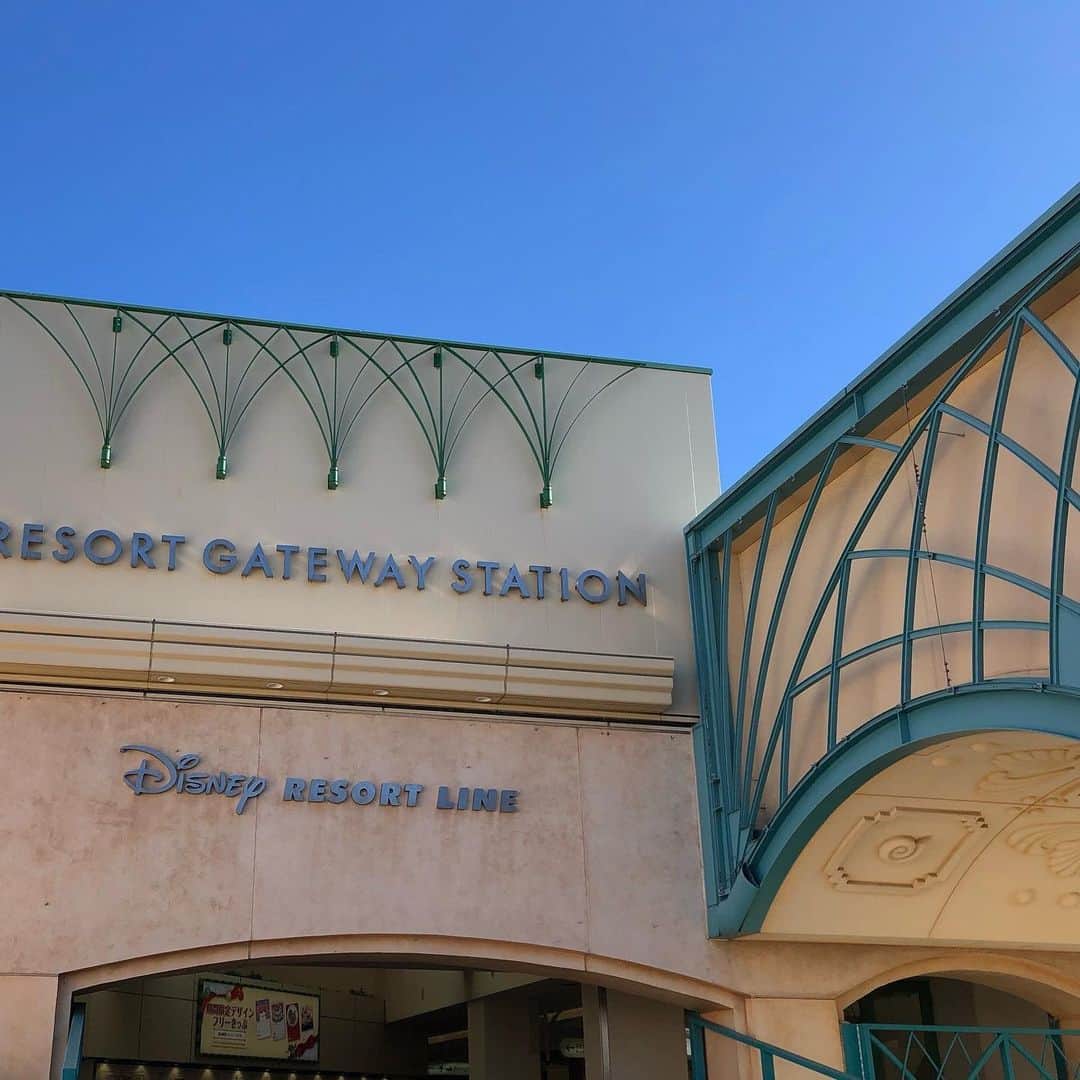 ケアエスコートのインスタグラム：「打合せにて。 リゾートゲートウェイステーション はじめて乗りました！  #舞浜駅から  #リゾートゲートウェイステーション」