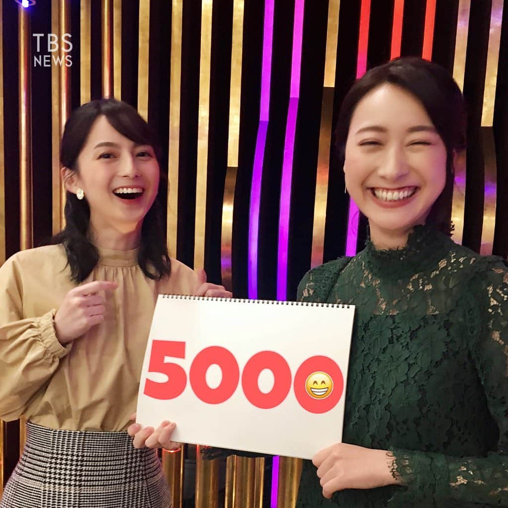 TBS NEWSさんのインスタグラム写真 - (TBS NEWSInstagram)「【news23】﻿ ㊗️ついにフォロワー5000人突破！🥳﻿ ﻿ 5000人突破を報告したときの﻿ 小川キャスターと山本アナの表情です👩🏻👧🏻﻿ ﻿ いつも、コメント＆いいね など﻿ 応援頂きありがとうございます！☺️✨﻿ これからもよろしくお願いします！﻿ ﻿ 本日はW杯アジア二次予選⚽️🇯🇵﻿ 日本vsキルギス　よる8時～﻿ TBS系列生放送のため﻿ 放送時間を変更してお伝えする場合があります。﻿ ﻿ サッカー日本代表戦のあとは﻿ news23を是非、ご覧ください！！﻿ ﻿ 👗小川キャスター…ZADIG&VOLTAIRE」11月14日 12時29分 - tbsnews_insta