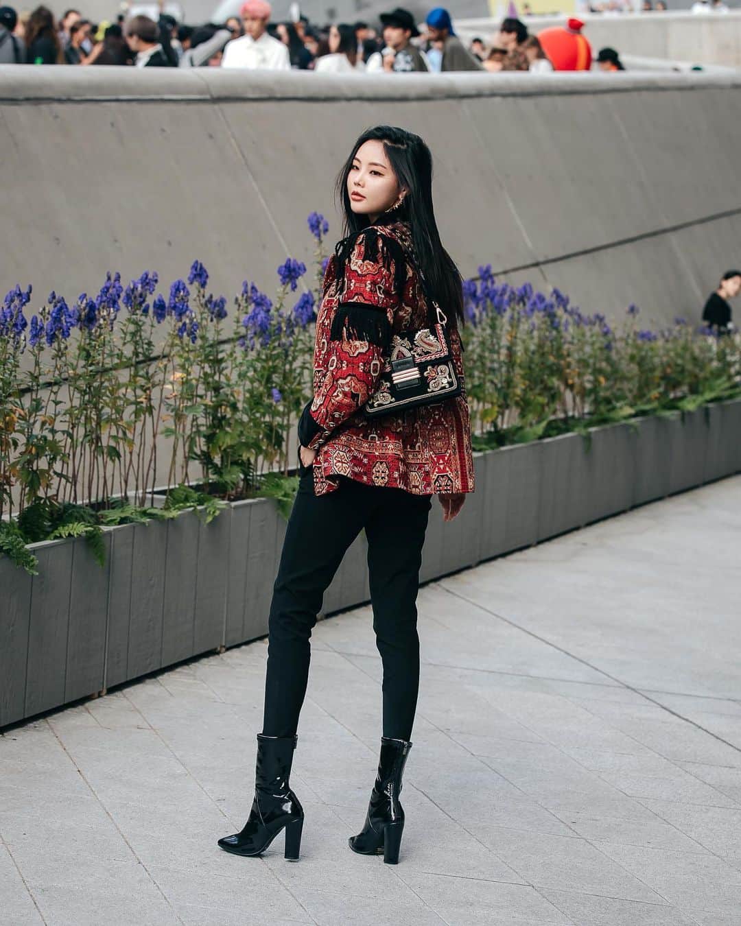 가로수길 , Seoulのインスタグラム：「SFW Street Fashion Style Thx @jleej0129 🔥 모델 이재이 길다 길어..우와앙」