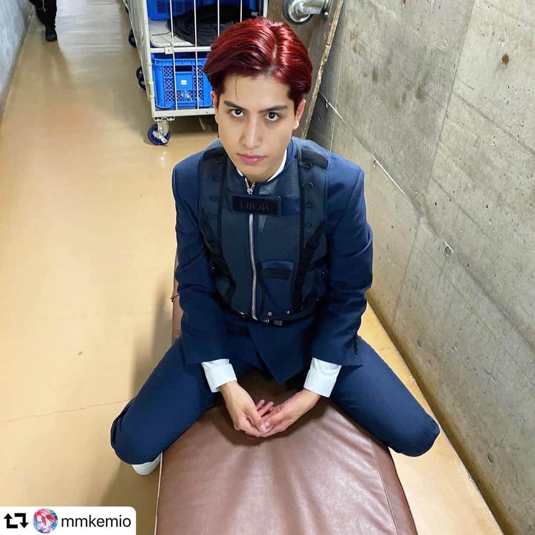 西村哲也のインスタグラム：「@dior  styled by me  #repost @mmkemio ・・・ ➡️➡️➡️➡️😴」