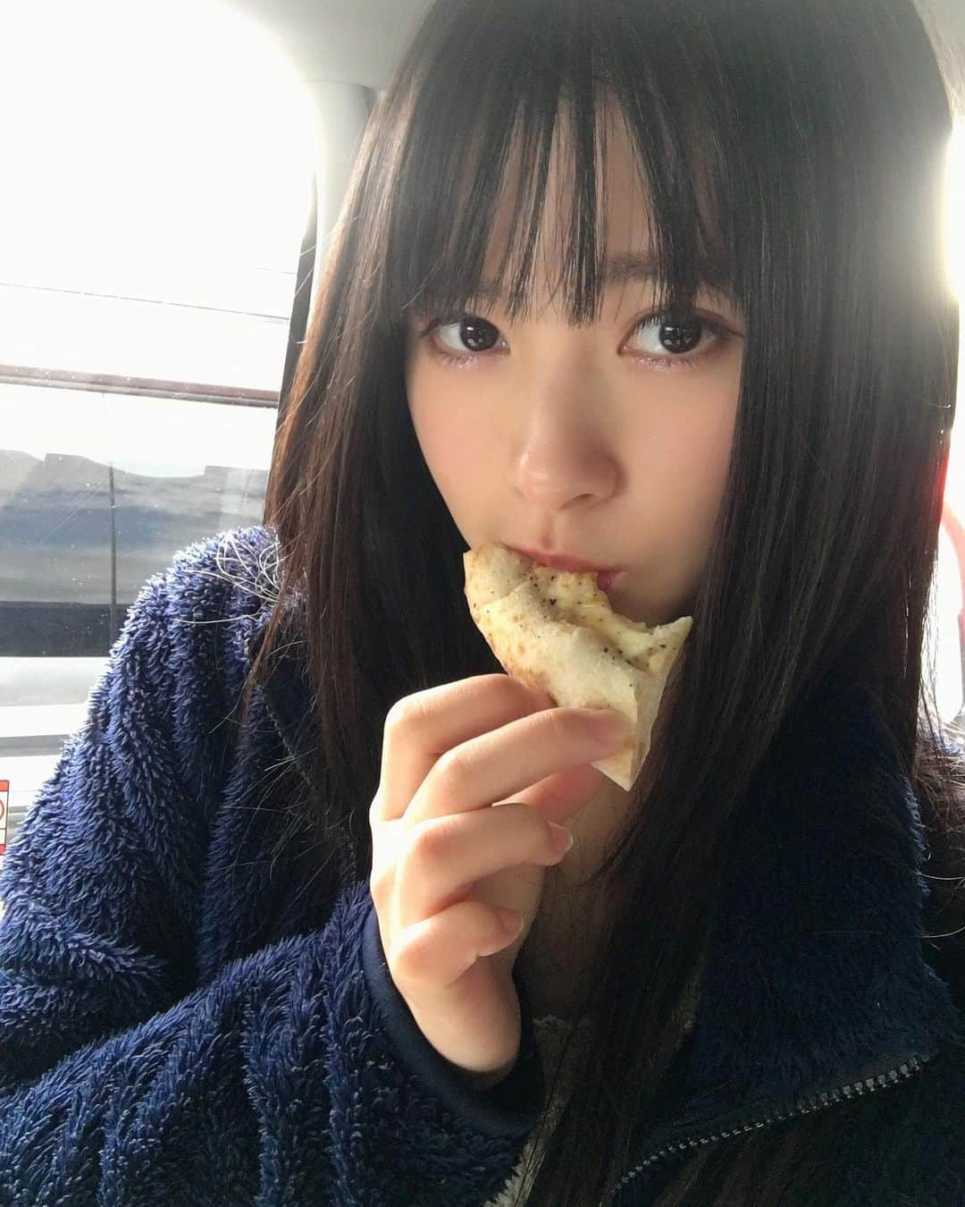 藤井優衣さんのインスタグラム写真 - (藤井優衣Instagram)「めっちゃ食べかけでメンゴ🍕 -  #pizza #japaneseidol #japanesegirl #followme #f4f #instafood #kissbee #ピザ #アイドル #日本的 #食」11月14日 12時39分 - fu_0o0