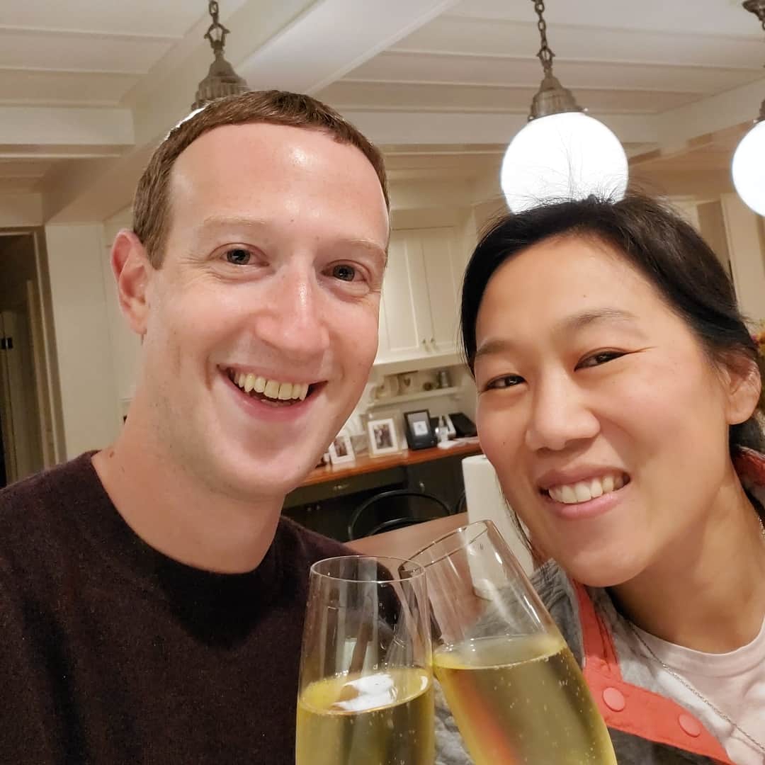 マーク・ザッカーバーグのインスタグラム：「16 years ago today was one of the most important days of my life. Happy dating anniversary ❤️🎉🥂」