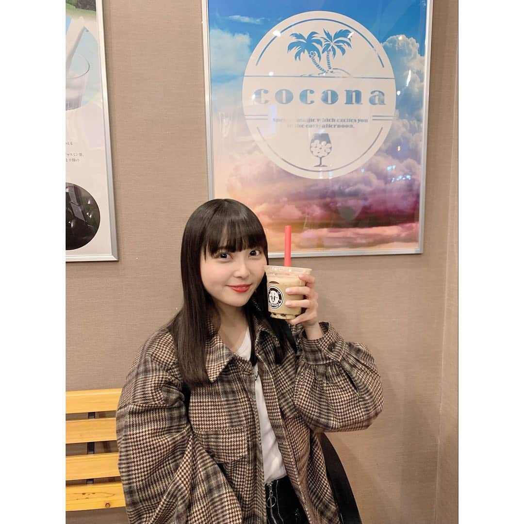 堀詩音さんのインスタグラム写真 - (堀詩音Instagram)「やっと行けたタピオカ屋さん🥺﻿ ﻿ ﻿ ﻿ ずっと行ってみたかったんだ〜〜〜﻿ ﻿ ﻿ ﻿ やっと行けて嬉しい😊﻿ ﻿ ﻿ ﻿ 北海道はもう寒いので﻿ ホットの #黒糖ラテ にしたよ！！！﻿ ﻿ ﻿ ﻿ お友達は #ウーロンミルクティー のアイスを﻿ 頼んでて現地の道民は違うなと感じました。笑﻿ ﻿ ﻿ #タピオカパンケーキ とかドリンクも﻿ いろんな種類あっていっぱい気になるの﻿ あったからまた行こっと🥰﻿ ﻿ ﻿ ﻿ 🏠札幌市中央区南1条西5丁目1-6 ﻿  TAPIOCA CAFE cocona﻿ ﻿ 🍼ウーロンミルクティー (ice)Sサイズ¥390 (右)﻿ 黒糖ラテ(hot) Sサイズ¥450(左)﻿ ﻿ ﻿ ﻿ #tapiocacafecocona #タピオカカフェココナ#COCONA #タピオカ #タピオカ巡り #タピオカ好き #タピオカグラム #タピオカ専門店 #タピオカドリンク #タピ活 #札幌タピオカ #タピオカ札幌 #札幌カフェ #狸小路カフェ #札幌カフェ巡り #札幌スイーツ #北海道 #hokkaido #札幌 #sapporo #北海道グルメ #札幌グルメ #北海道cafe #札幌cafe #sapporocafe」11月14日 12時54分 - shion_hori