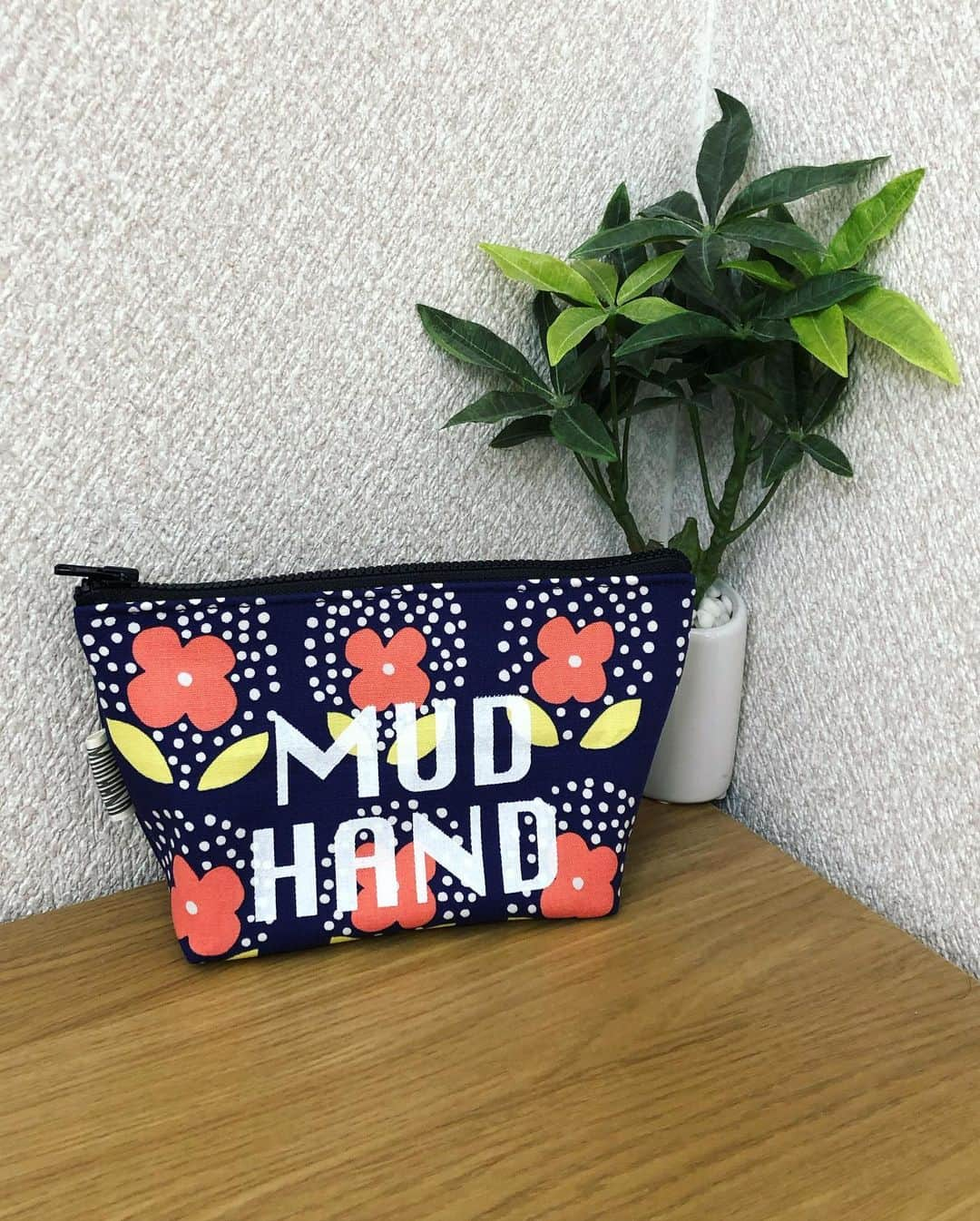 渡辺沙亜里さんのインスタグラム写真 - (渡辺沙亜里Instagram)「今日の完成品。 ポーチ×3 #mudhand #ポーチ #端材 #デニム」11月14日 13時15分 - saari_watanabe