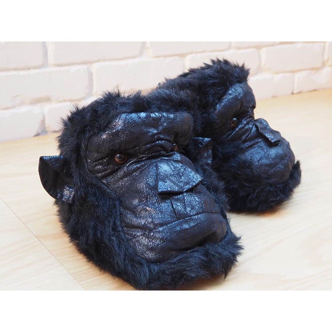 CPCMのインスタグラム：「gorilla slipper 🦍 price ¥3.600+tax size  S #cpcm  #シーピーシーエム #lifestyle #ライフスタイル #プエブコ #puebco #gorilla #ゴリラ #slipper #スリッパ」