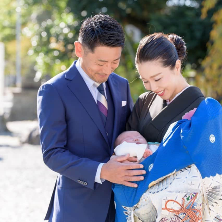 服部水季さんのインスタグラム写真 - (服部水季Instagram)「〜お宮参り〜  結婚式、戌の日参りをした牟呂八幡宮さんにてお宮参りを週末に行いました。  カメラマンの方に同行いただき写真を撮影いただきました。  息子はご祈祷中はねんね。 お写真の時は泣いてしまって、そのあとにまた寝たため目を開いたご機嫌のお顔がないんだけど、困ることもなく良い子で感謝感謝✨  写真少し続きます。 お付き合いください。  #お宮参り #豊橋 #牟呂八幡宮 #男の子ママ #生後75日」11月14日 13時33分 - yoginimizuki