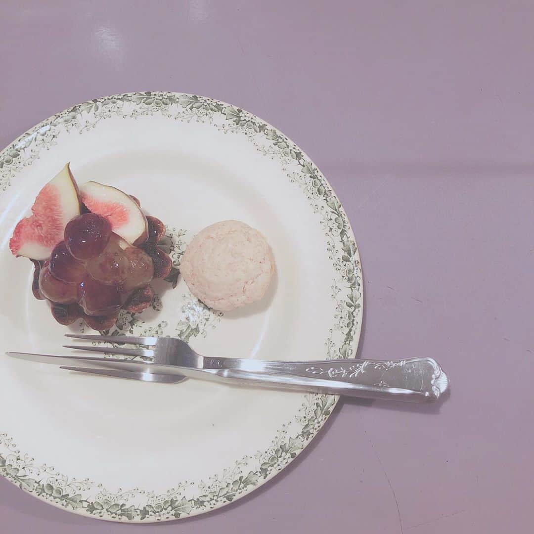 横野すみれさんのインスタグラム写真 - (横野すみれInstagram)「甘いもの食べたい〜😚💭﻿ ﻿ ﻿ 今流行りの、食パンが美味しいお店に行きたいなぁ。﻿ ﻿ おすすめありますか？？🍞🍯﻿ ﻿ ﻿ #カフェ #カフェスタグラム #心斎橋カフェ #instafoodie #食パン食べたい #카페 #인스타푸드」11月14日 14時05分 - yokono_sumire
