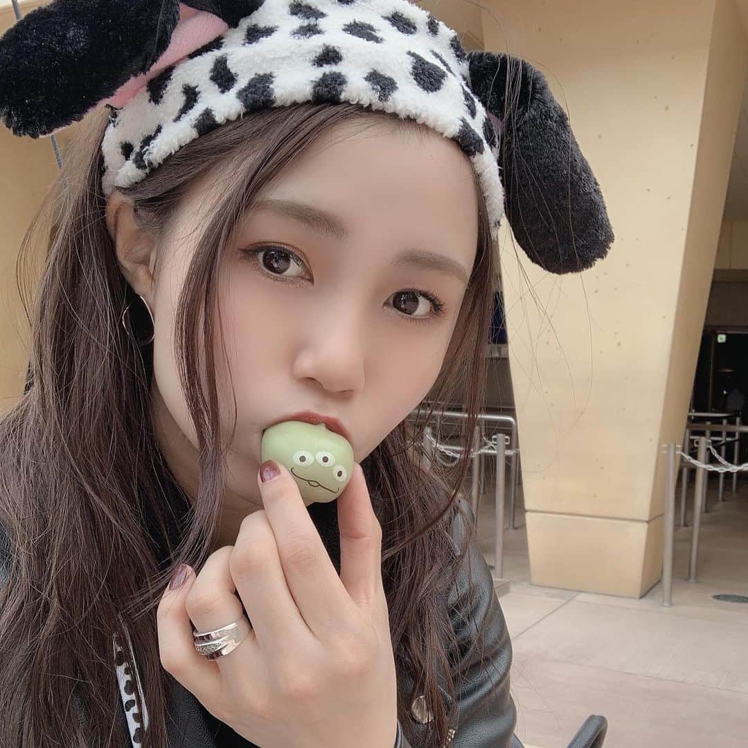 のインスタグラム：「ディズニーランド10年ぶり🐭🎡🎠🏰 101匹ワンチャン🐶🐾」