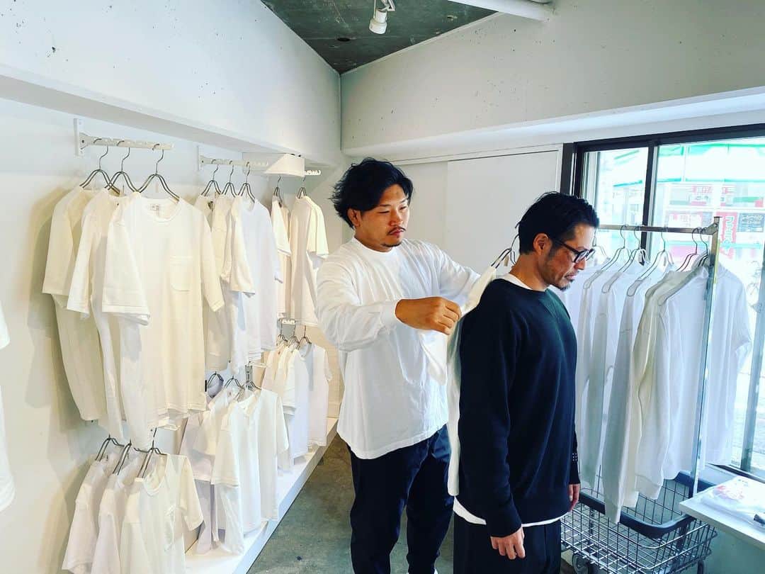 のインスタグラム：「白ティー専門店 @shunpei0807 俊平さんのフィッティングを担当しました。 #白」