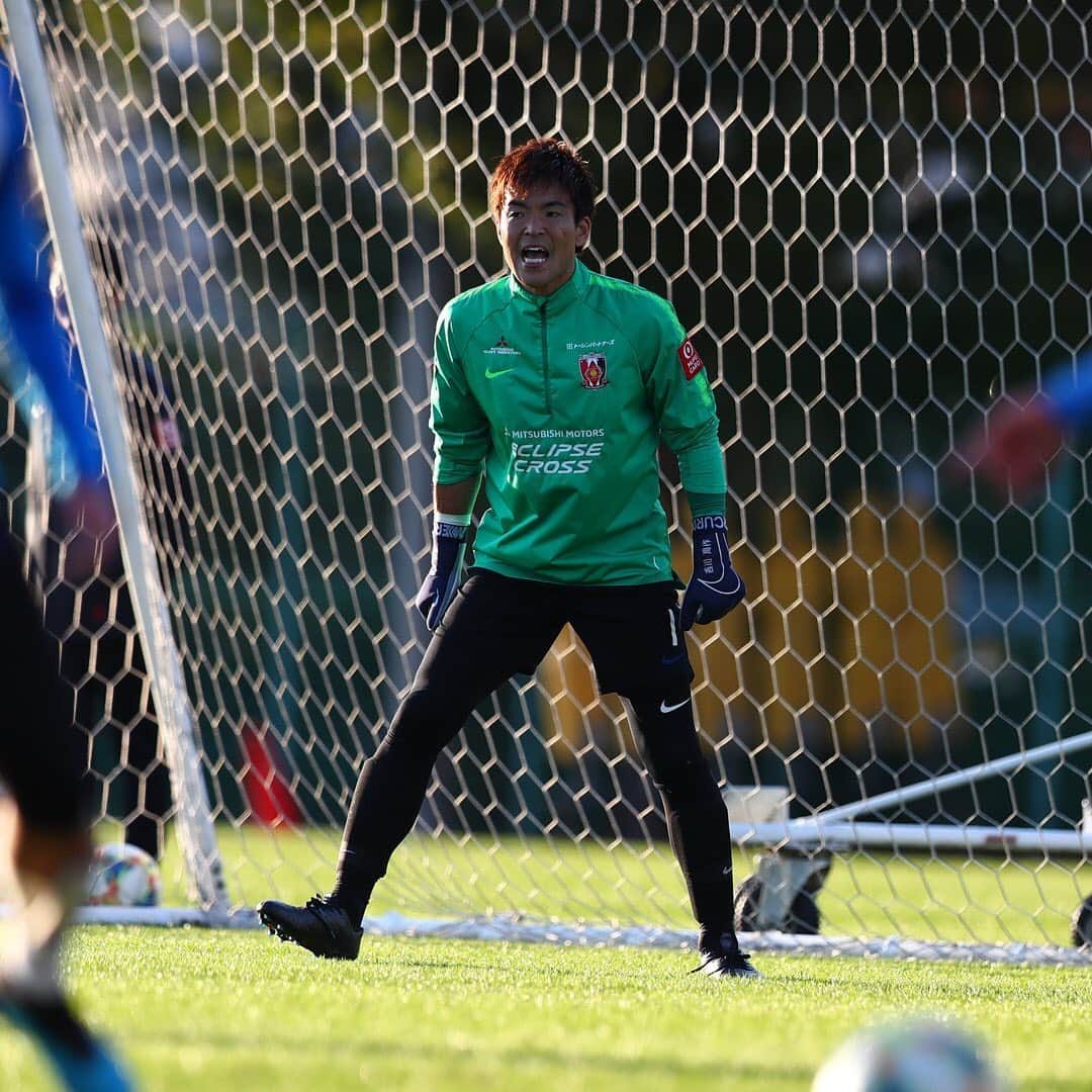 浦和レッドダイヤモンズさんのインスタグラム写真 - (浦和レッドダイヤモンズInstagram)「14日、大原サッカー場でのトレーニング。 #阿部勇樹 #槙野智章 #森脇良太 #宇賀神友弥 #ファブリシオ #柏木陽介 #関根貴大 #urawareds #浦和レッズ」11月14日 20時09分 - urawaredsofficial