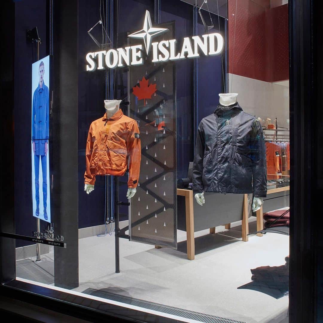 HYPEBEASTさんのインスタグラム写真 - (HYPEBEASTInstagram)「@hypebeaststyle: @stoneisland is expanding its presence in the North American market with the opening of its first-ever Canada store. Located in Toronto, the new location covers two levels and features grand corner windows, stone floors and walls, and black-stained natural oak furnishings. The label now has 26 freestanding stores and 18 store locations in shopping malls. Swipe for a closer look inside. ⁠⠀ Photo: Stone Island ⁠⠀ -⁠⠀ Stone Island Toronto⁠⠀ 104 Yorkville Ave⁠⠀ Toronto ON M5R 1B9⁠⠀」11月14日 14時45分 - hypebeast