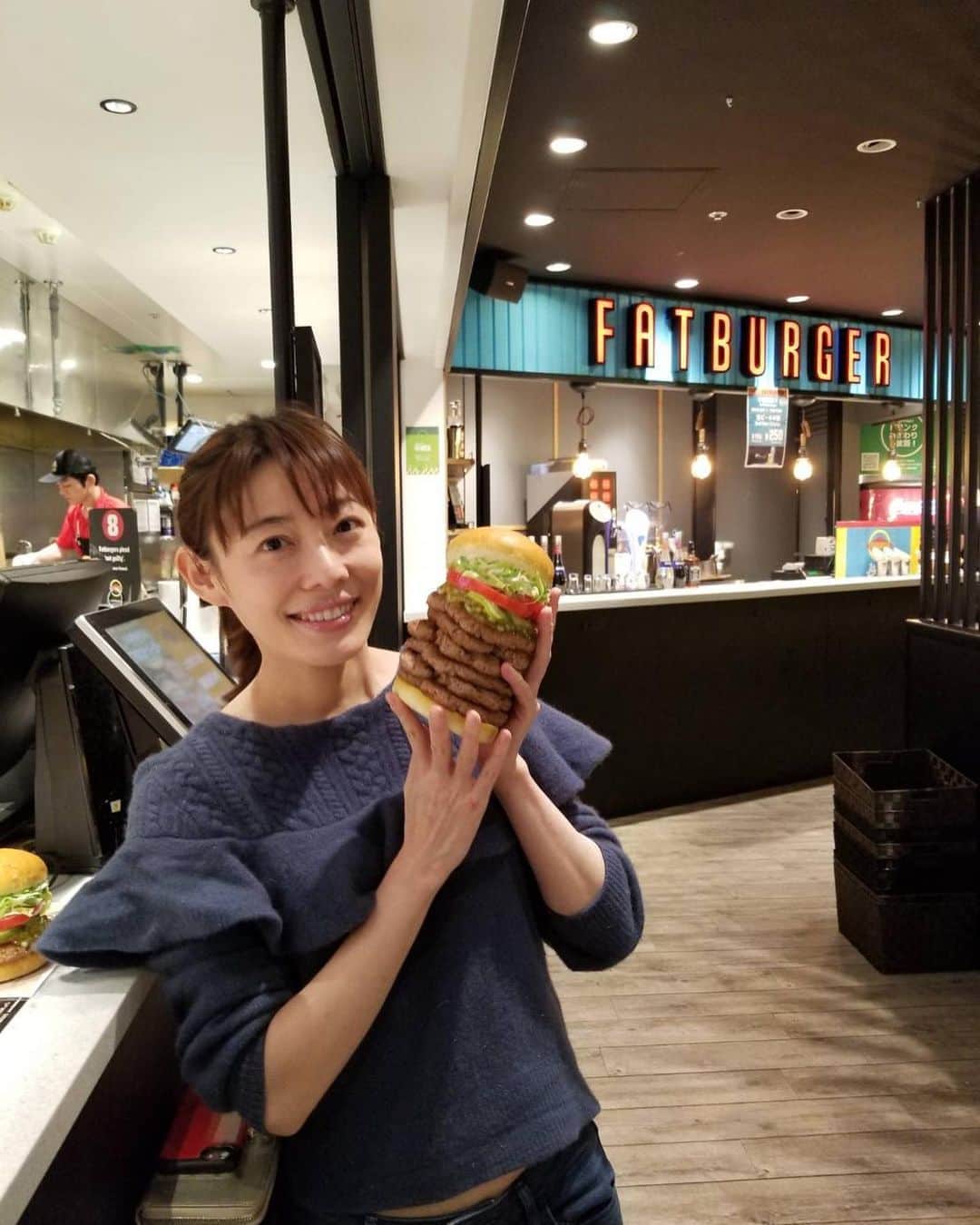 松山まなかさんのインスタグラム写真 - (松山まなかInstagram)「今日のランチはハンバーガー🍔 #fatburger #渋谷 #ハンバーガー #humberger #ジャンクフード好き #マラソン女子」11月14日 14時45分 - manakamatsuyama