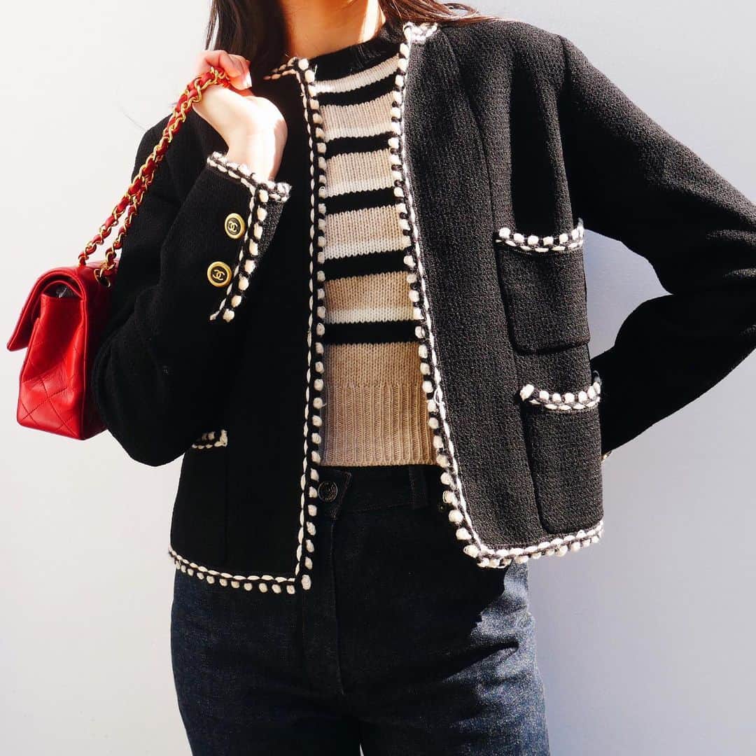 Vintage Brand Boutique AMOREさんのインスタグラム写真 - (Vintage Brand Boutique AMOREInstagram)「Sold out!!! Vintage Chanel wool jacket from 1994. Size 36▶︎Free Shipping Worldwide✈️ ≫≫≫ DM for more information 📩 info@amorevintagetokyo.com #AMOREvintage #AMORETOKYO #tokyo #Omotesando #Aoyama #harajuku #vintage #vintageshop #ヴィンテージ #ヴィンテージショップ #アモーレ #アモーレトーキョー #表参道 #青山 #原宿#東京 #chanel #chanelvintage #vintagechanel #ヴィンテージ #シャネル #ヴィンテージシャネル #amorewardrobe #アモーレワードローブ」11月14日 14時46分 - amore_tokyo