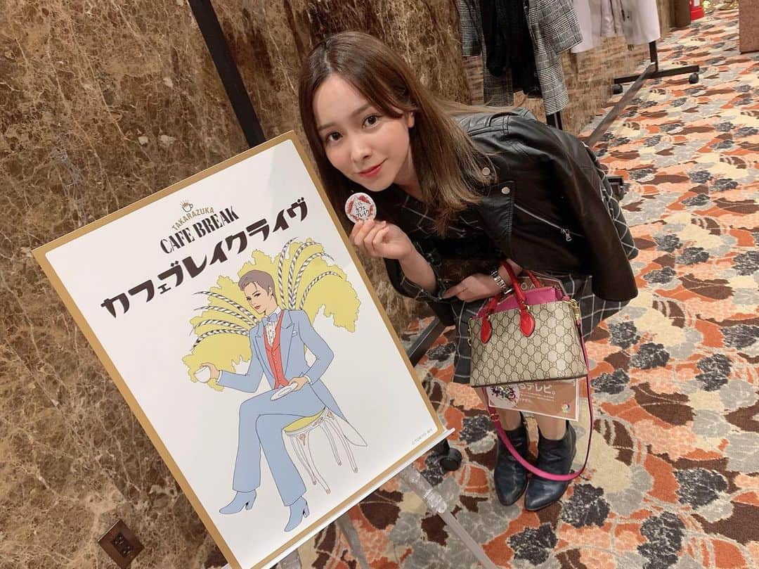 黒澤詩音のインスタグラム：「*﻿ ﻿ 昨晩は💕﻿ #東京MX #カフェブレイクライヴ﻿ 元 宝塚歌劇団 トップ娘役 仙名彩世さんのトークライヴ🌸﻿ ﻿ ゆきちゃん(仙名さん)があまりにも可憐で素敵で…🥺🙏﻿ 会釈してくださったときにあまりの美しさに挙動不審となりました。笑﻿ ﻿ 生ゆきちゃん❄️の、変わらない朗らかな笑顔に癒されました…！﻿ ﻿ ﻿ ﻿ 偶然私が普段別番組でお世話になってるスタッフさんにお会いしてびっくり！なんてこともあり、、笑﻿ 楽しい時間となりました😊💕笑﻿ ﻿ この模様は、12/6そして12/20に放送のようです！﻿ ﻿ ﻿ ﻿ #カフェブレイク #宝塚カフェブレイク #tokyomx #東京mxテレビ #宝塚歌劇団 #花組 #仙名彩世 さん」