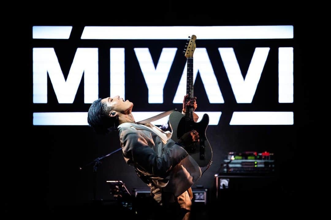 MIYAVI（石原貴雅）さんのインスタグラム写真 - (MIYAVI（石原貴雅）Instagram)「🙏 @miyavi_ishihara “NO SLEEP TILL TOKYO” World Tour 2019 ASIA🔥 Day 5 11.13 #Guangzhou Mao Livehouse 非常感謝你 🙏 ． Next Up Day 6 11.15 #Chengdu Aflame Art Center Hall 1 Photo 1,4: @映洲 Photo 2: @李幸運 Photo 3: @TOMi 【リリース情報】 MIYAVI NEW ALBUM 💿 NO SLEEP TILL TOKYO 7.24 Release⬇️⬇️ https://umj.lnk.to/miyavi_nsttPR ． 【ライブ情報】 「MIYAVI “NO SLEEP TILL TOKYO” World Tour 2019 ASIA」 11/1 Hong Kong | Music Zone@E-Max 11/3 Taipei | CLAPPER STUDIO 11/8 Seoul | WEST BRIDGE with KT 5G 11/10 Shanghai | VAS LIVE 11/13 Guangzhou | MAO Livehouse 11/15 Chengdu | Aflame Art Center Hall 1 11/17 Beijing | TANGO 11/23 Bangkok | Central Plaza Chaengwattana Hall ． 「MIYAVI “NO SLEEP TILL TOKYO” World Tour 2019 JAPAN」 12/5 Sapporo | Zepp Sapporo 12/9 Sendai | Rensa 12/10 Nagoya | Zepp Nagoya 12/12 Fukuoka | Zepp Fukuoka 12/18 Tokyo | Zepp DiverCity TOKYO 12/21 Osaka | Zepp Osaka Bayside ． MIYAVI ファンクラブ ”MYV CREW” 2019年度会員受付中！！ MIYAVI Fan Club“ MYV CREW” 2019 Membership Admission and Renewal Information  ご入会方法は⬇️ http://myv382tokyo.com/myvcrew/about.html ． ． #MIYAVI #NoSleepTillTokyo #NSTT #UnderTheSameSky #DAOKO #千客万来 #SenkyakuBanrai #Diner #ninagawamika #蜷川実花 #MYVCREW #NorthAmerica #USA #CANADA #MEXICO #EUROPE #ASIA #JAPAN #live ．」11月14日 14時46分 - miyavi_staff