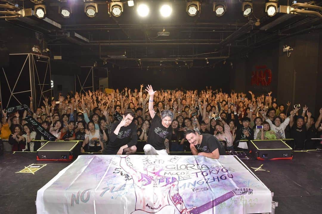 MIYAVI（石原貴雅）さんのインスタグラム写真 - (MIYAVI（石原貴雅）Instagram)「🙏 @miyavi_ishihara “NO SLEEP TILL TOKYO” World Tour 2019 ASIA🔥 Day 5 11.13 #Guangzhou Mao Livehouse 非常感謝你 🙏 ． Next Up Day 6 11.15 #Chengdu Aflame Art Center Hall 1 Photo 1,4: @映洲 Photo 2: @李幸運 Photo 3: @TOMi 【リリース情報】 MIYAVI NEW ALBUM 💿 NO SLEEP TILL TOKYO 7.24 Release⬇️⬇️ https://umj.lnk.to/miyavi_nsttPR ． 【ライブ情報】 「MIYAVI “NO SLEEP TILL TOKYO” World Tour 2019 ASIA」 11/1 Hong Kong | Music Zone@E-Max 11/3 Taipei | CLAPPER STUDIO 11/8 Seoul | WEST BRIDGE with KT 5G 11/10 Shanghai | VAS LIVE 11/13 Guangzhou | MAO Livehouse 11/15 Chengdu | Aflame Art Center Hall 1 11/17 Beijing | TANGO 11/23 Bangkok | Central Plaza Chaengwattana Hall ． 「MIYAVI “NO SLEEP TILL TOKYO” World Tour 2019 JAPAN」 12/5 Sapporo | Zepp Sapporo 12/9 Sendai | Rensa 12/10 Nagoya | Zepp Nagoya 12/12 Fukuoka | Zepp Fukuoka 12/18 Tokyo | Zepp DiverCity TOKYO 12/21 Osaka | Zepp Osaka Bayside ． MIYAVI ファンクラブ ”MYV CREW” 2019年度会員受付中！！ MIYAVI Fan Club“ MYV CREW” 2019 Membership Admission and Renewal Information  ご入会方法は⬇️ http://myv382tokyo.com/myvcrew/about.html ． ． #MIYAVI #NoSleepTillTokyo #NSTT #UnderTheSameSky #DAOKO #千客万来 #SenkyakuBanrai #Diner #ninagawamika #蜷川実花 #MYVCREW #NorthAmerica #USA #CANADA #MEXICO #EUROPE #ASIA #JAPAN #live ．」11月14日 14時46分 - miyavi_staff