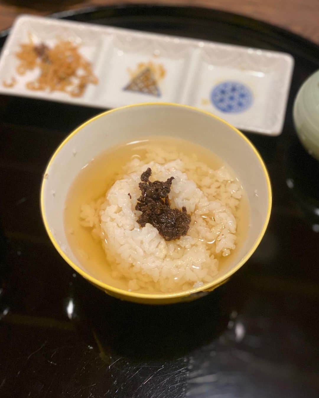 秋山具義さんのインスタグラム写真 - (秋山具義Instagram)「ランチウナで、京都『大國屋鰻兵衞 (おおくにやまんべい)』に松本日出彦くんと来たら、隣が渡部建さんという奇跡♡﻿ ﻿ 今日は、岡山の天然の青うなぎ♡ めーーーっちゃくちゃ美味しかった〜！！！！！﻿ 土釜ご飯も、最高です！！！﻿ ﻿ #大國屋鰻兵衞 #京都鰻 #京都ランチ #具義うなぎ2019」11月14日 14時53分 - gugitter