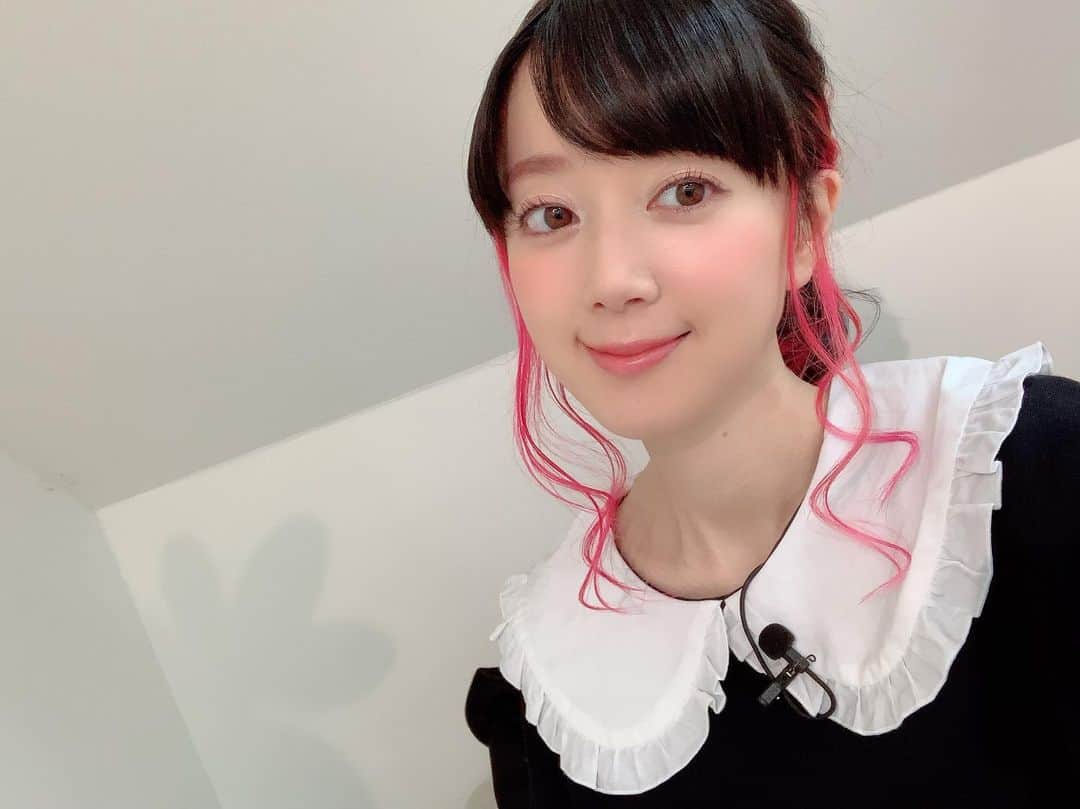 のインスタグラム：「#zara で購入した襟付きスウェット、めっちゃ良き！ニットと違ってスウェットは洗濯できるから好き。」