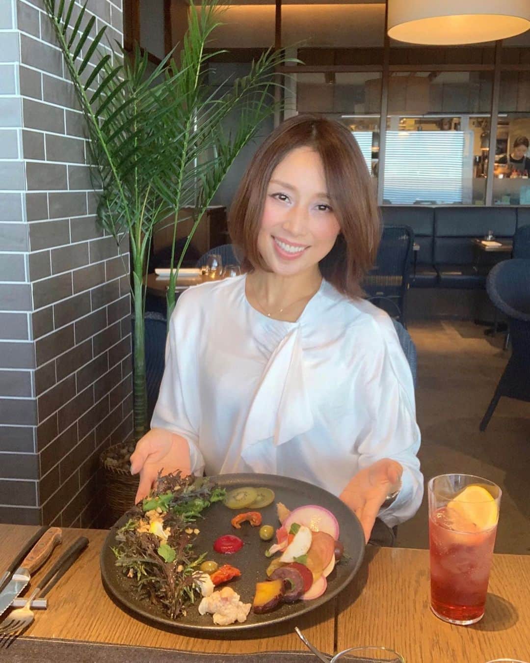 宮田綾子さんのインスタグラム写真 - (宮田綾子Instagram)「ハイヒールLOVERS Ayako⁑  恵比寿ガーデンプレイス39階のオーストラリア料理 サウスでランチ🍴 @south_ebis カンガルーのカツ初めて食べたよ🦘赤身でさっぱりしてるの オーストラリアでは普通によく食べるのかな？ サーモンもエビもどれも美味しかった♪盛り付けも可愛くて、女子会にもぴったり🇦🇺 39階からの眺めも良かったよー🏙  #サウス #South #恵比寿グルメ #恵比寿ランチ #恵比寿ガーデンプレイス #東京ランチ #東京グルメ #オーストラリア料理 #ハイヒールLOVERS #宮田綾子 #女子会ランチ #zara #ザラジョ #東京ライフ #東京ママ」11月14日 15時46分 - ayako__miyata